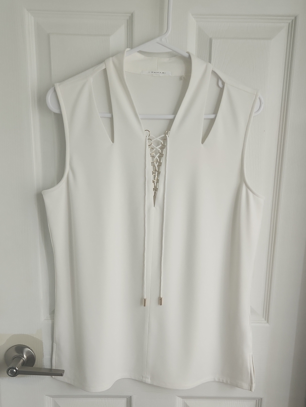 T Tahari White Sleeveless V-Neck Shell